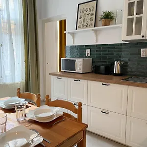Apartment Large In, Budapest