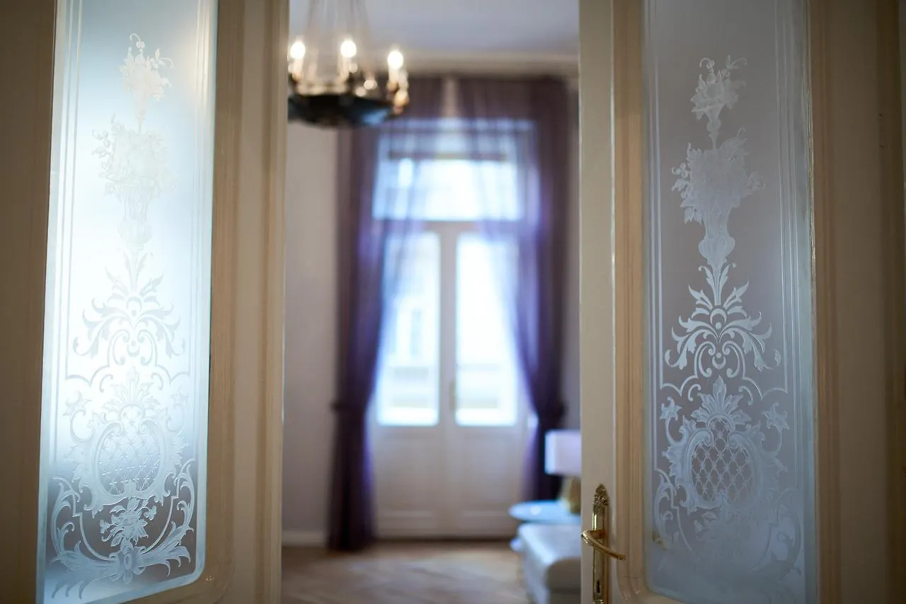 New York Palace View Apartment Budapest
